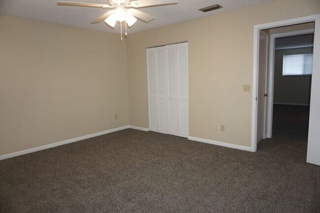 Building Photo - 3 bedroom townhouse near NAS Jax