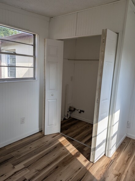 Building Photo - 1906 Park Manor Dr