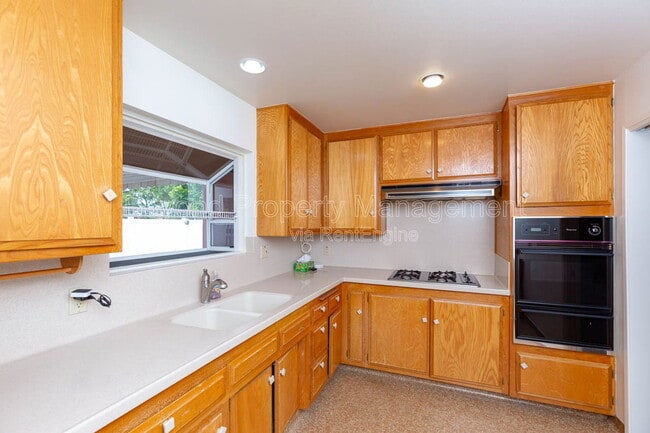 Building Photo - 6232 Merced Lake Ave