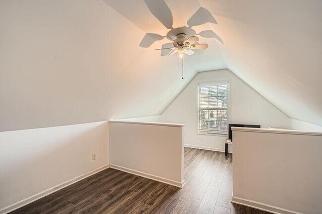 Building Photo - 1756 Hedington Ct SE