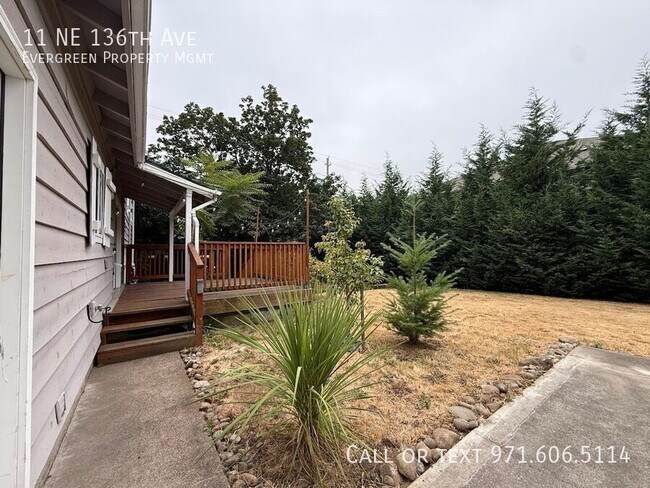 Building Photo - 11 NE 136th Ave