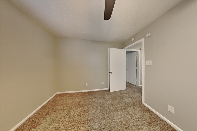 Building Photo - 12927 Lemur Ln