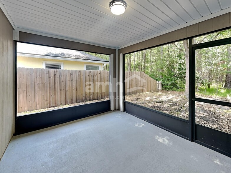 Building Photo - 1020 Beckingham Dr