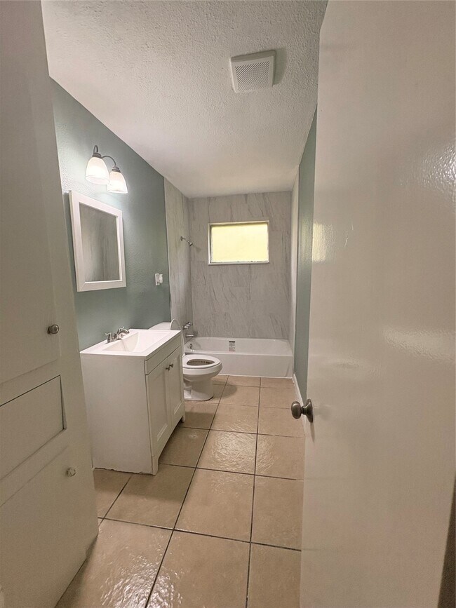 Building Photo - 4323 Groton Dr