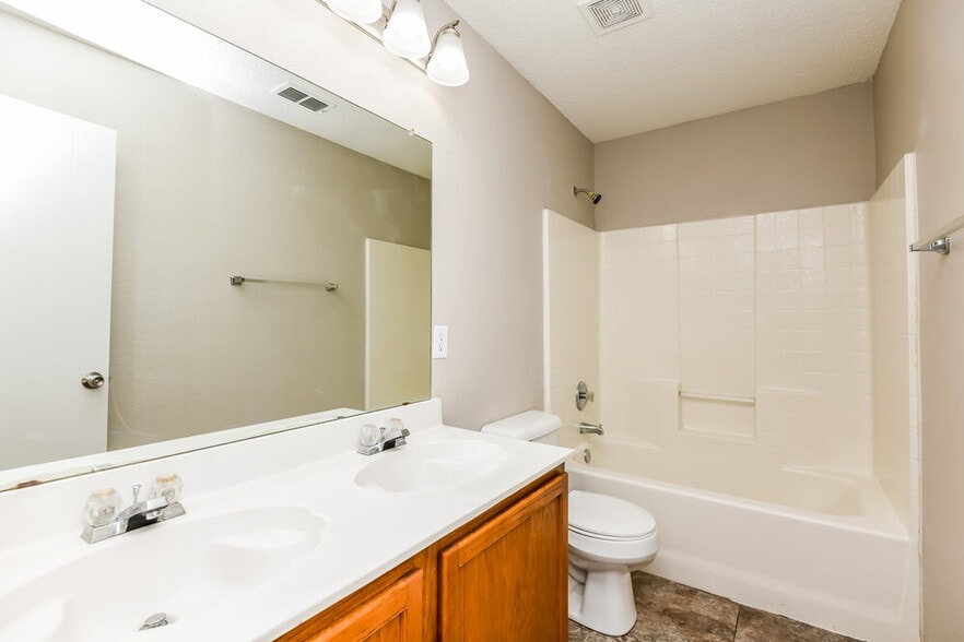 Building Photo - 4329 Meadowknoll Dr