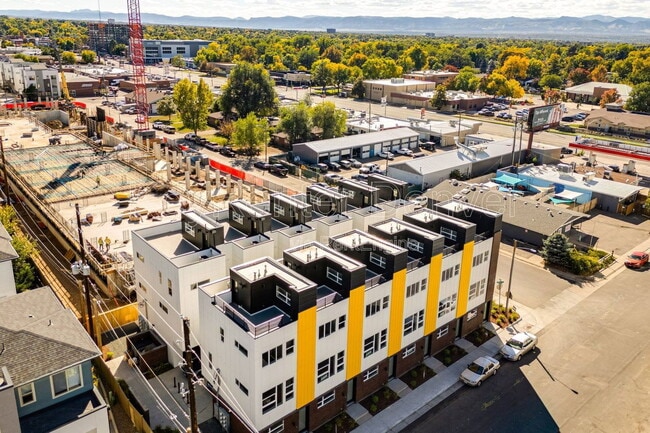Building Photo - 4100 E Warren Ave