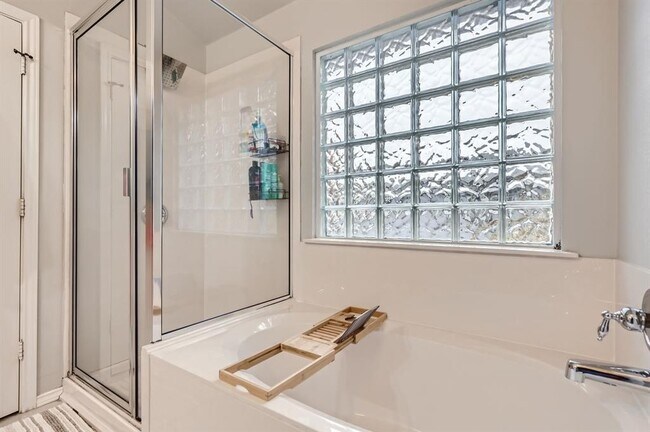 Building Photo - 10205 Garbacz Dr