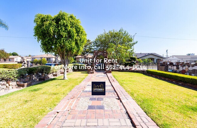 Building Photo - House - 3 Bedrooms / 1 Bath - La Puente