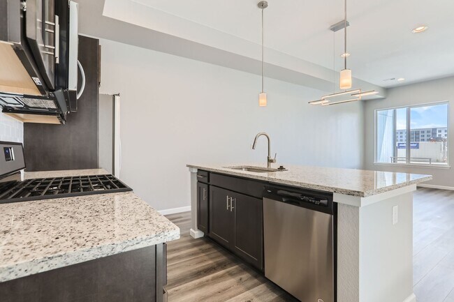 Building Photo - Stunning 3 Bed 2 1/2 Bath Home - Move in Special!