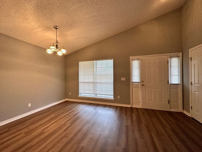 Building Photo - Beautiful 3 bedroom, two bath home off CR 220