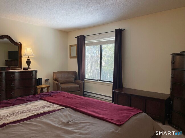 Building Photo - 6 Heritage Crest Dr