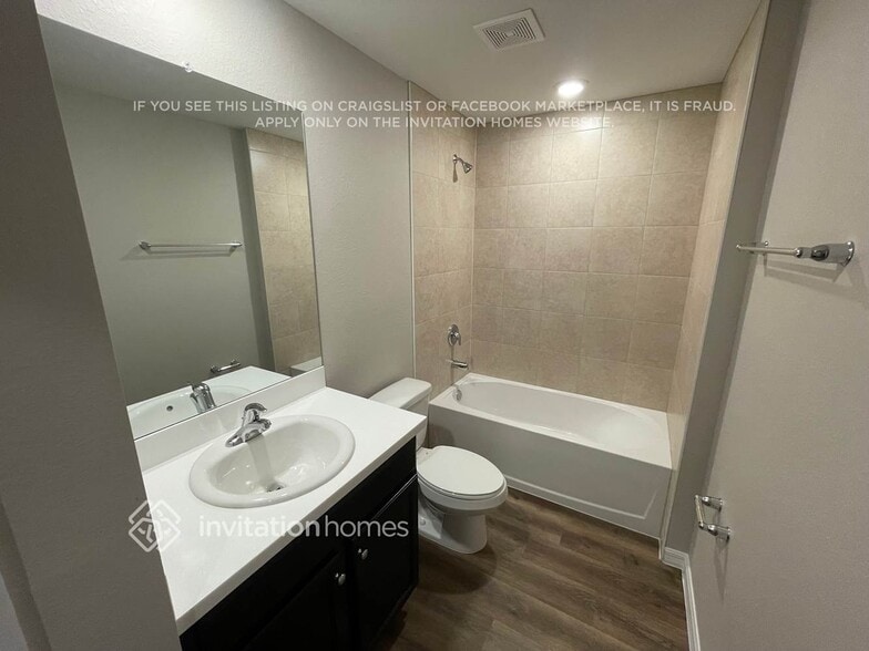 Building Photo - 236 Albatross Rd