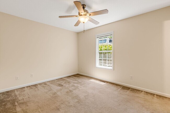 Building Photo - 3-Bedroom Home in West Asheville with Fenc...