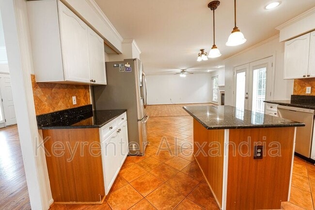 Building Photo - 20 Boulder Dr