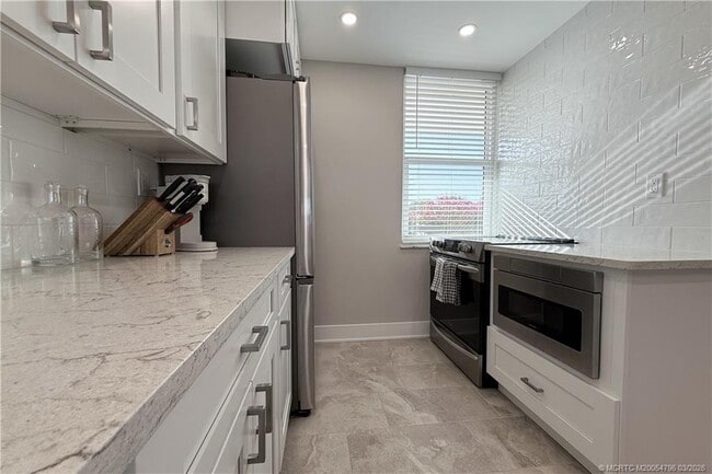 Building Photo - 1950 SW Palm City Rd