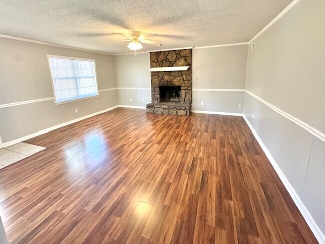 Building Photo - Lamesa7161