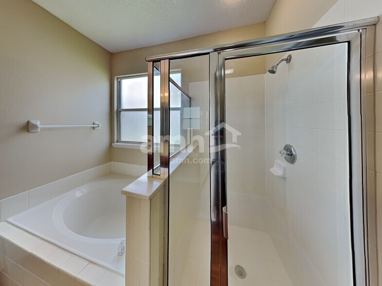 Building Photo - 711 Red Cedar Ct