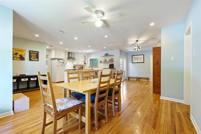 Building Photo - 5711 Chesterfield Ave