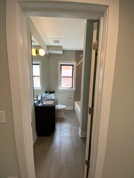 Building Photo - 1143 Maple Ave