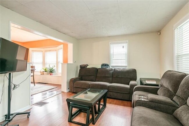 Building Photo - 223 Lincoln Ave