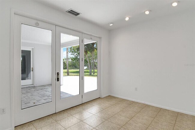 Building Photo - 2800 Casey Key Rd