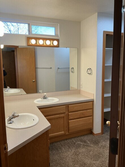 Master Bath - 2027 North Dove Avenue