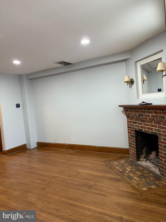 Building Photo - 223 Ingraham St NW