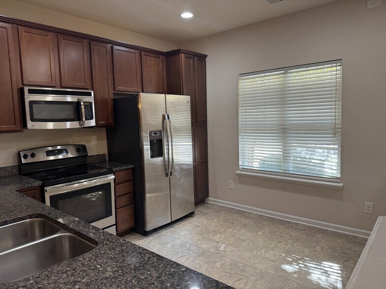 Building Photo - Room in Townhome on Bunclody Dr