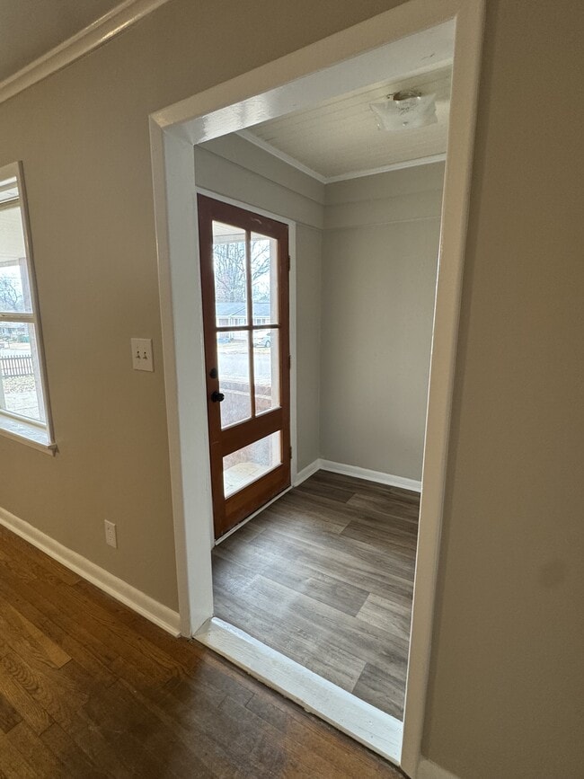 Building Photo - 708 Vassar Dr