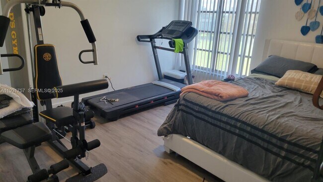 Building Photo - 4158 Inverrary Dr