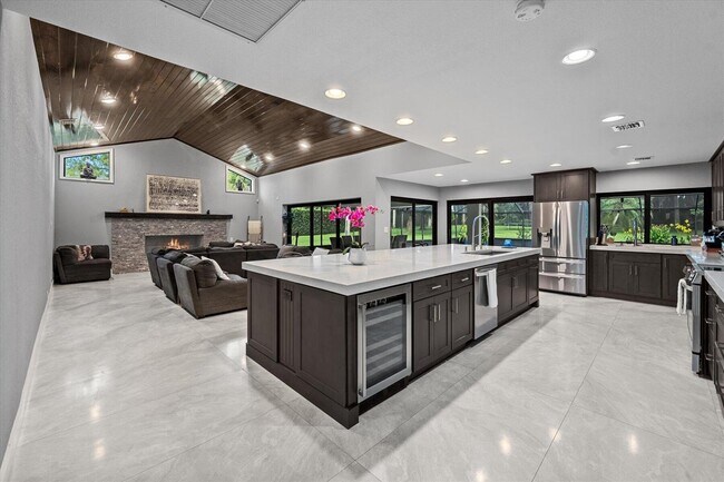 Building Photo - 13855 Shawmut Ct