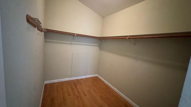 Building Photo - 649 Daffodil Dr