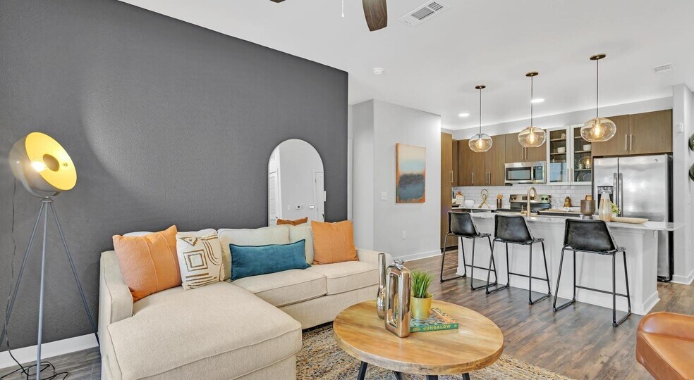 Building Photo - 2627 Live Oak St