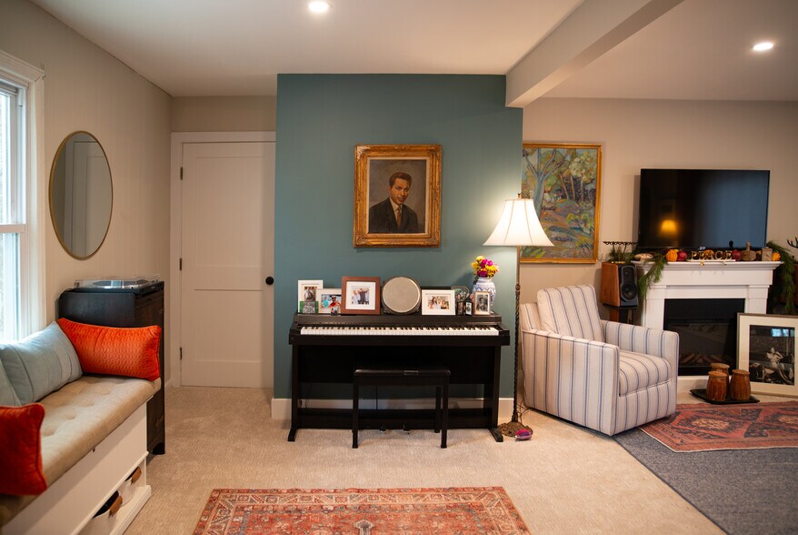 Building Photo - 1343 NY-212