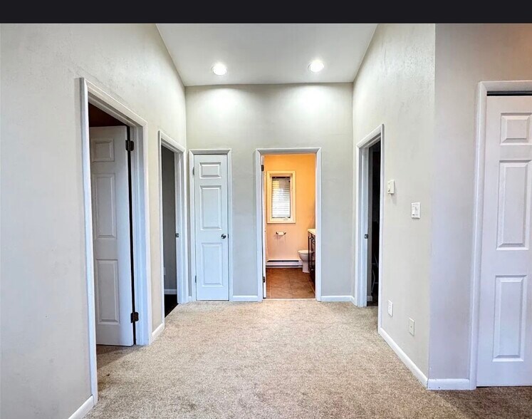 Building Photo - 917 Prescott Ave