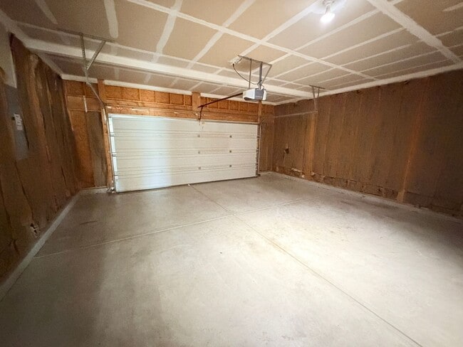Building Photo - 2513 Shadow Bend Dr