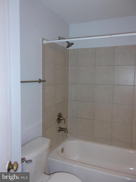 Building Photo - 100 Chesterfield Ln