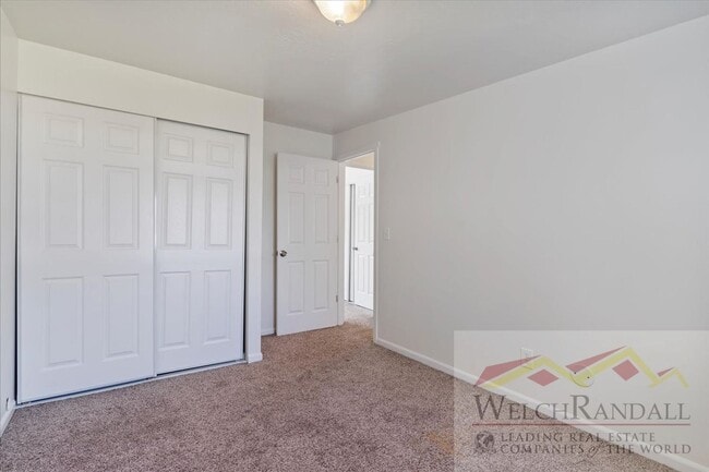 Building Photo - Beautifully Remodeled 3 Bed 2.5 Bath Townh...