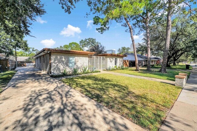 Building Photo - 10630 Olympia Dr