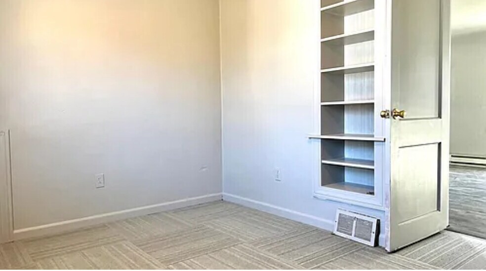 Bed 2 - 420 Taylor St