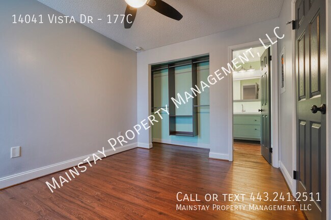 Building Photo - Beautiful 1 Bedroom Condo W/ Bonus Loft Sp...