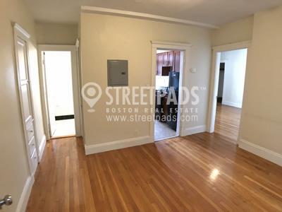 Building Photo - bedroom in Boston MA 02135