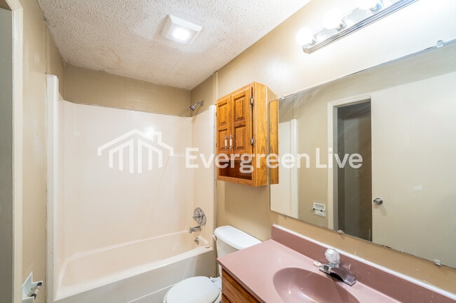 Building Photo - 2524 Oak Leaf Ln