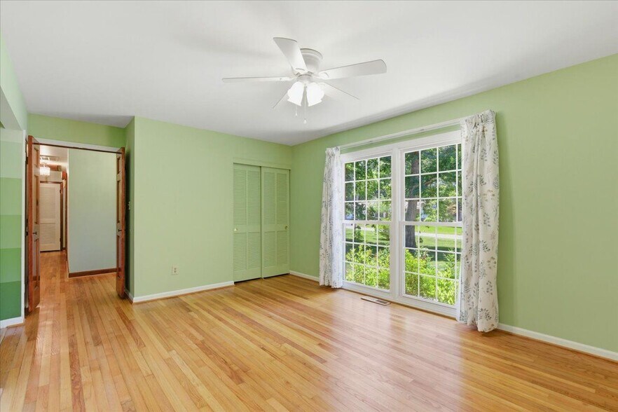 Building Photo - 45320 Barefoot Dr