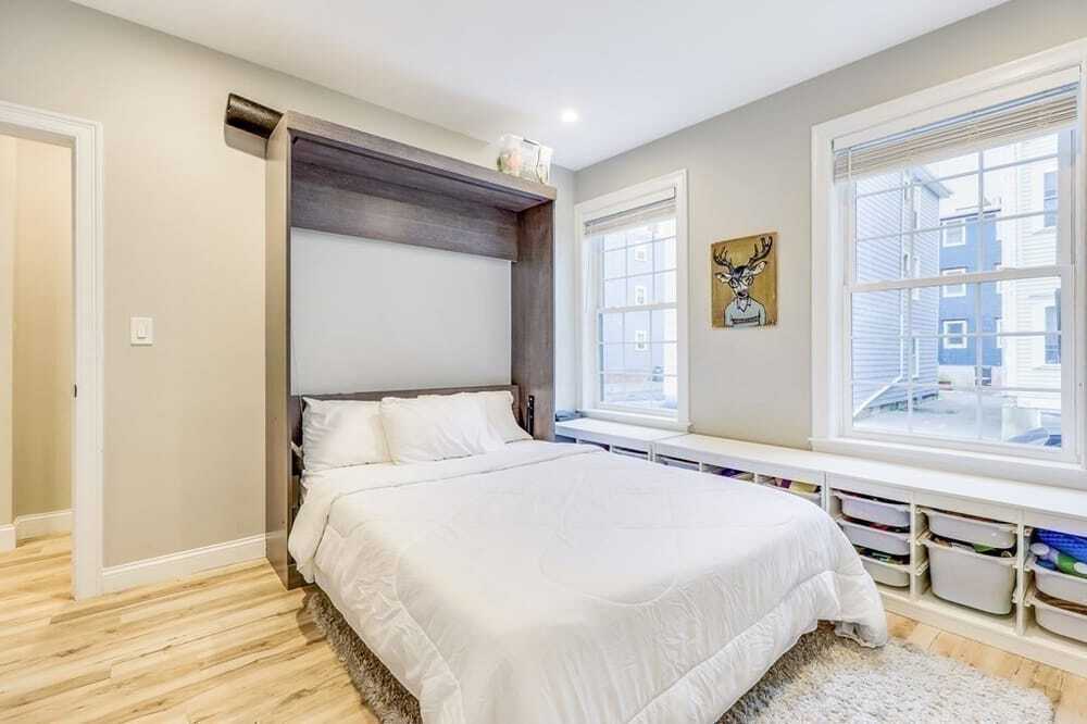 Building Photo - 142 W 8th St