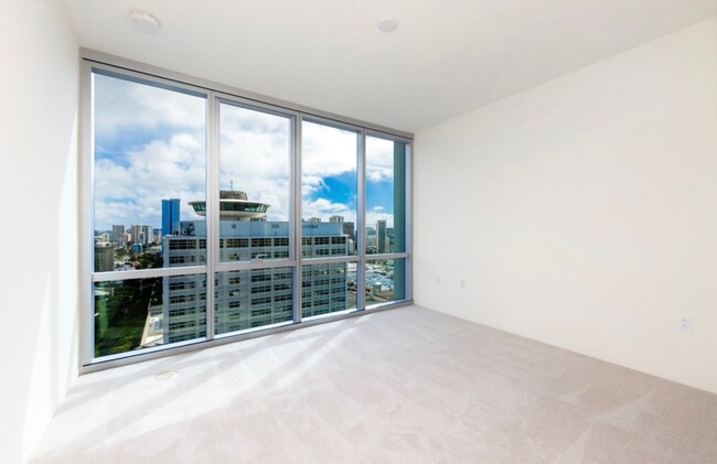 Building Photo - 2 Bed, 2 Bath Corner Unit at The Central A...