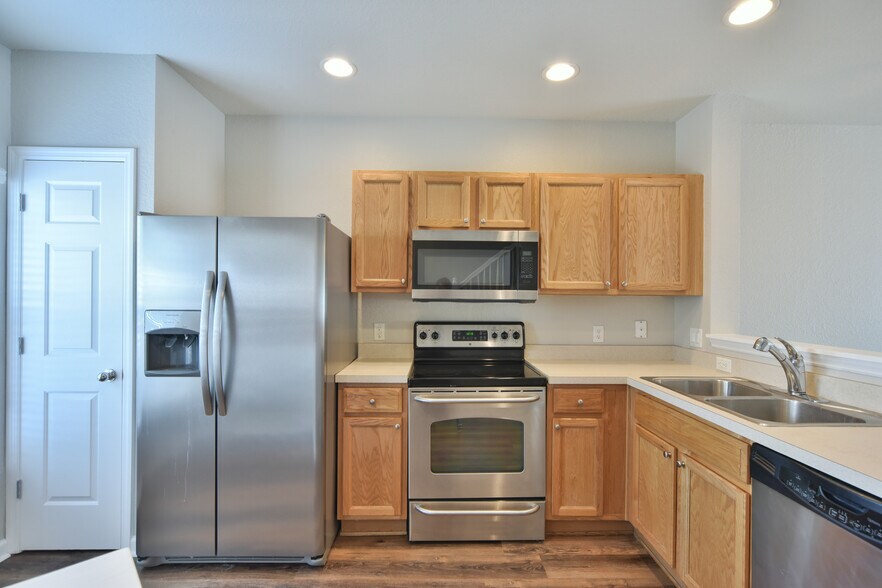Building Photo - 4490 SW 49th Ave