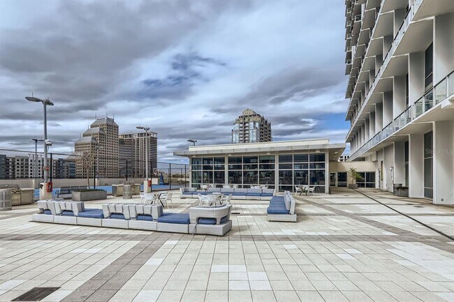 Building Photo - 150 E Robinson St