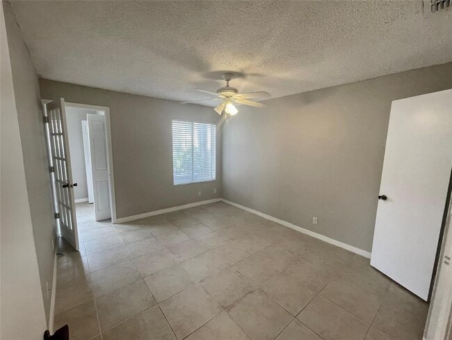 Building Photo - 3350 Pinewalk Dr N