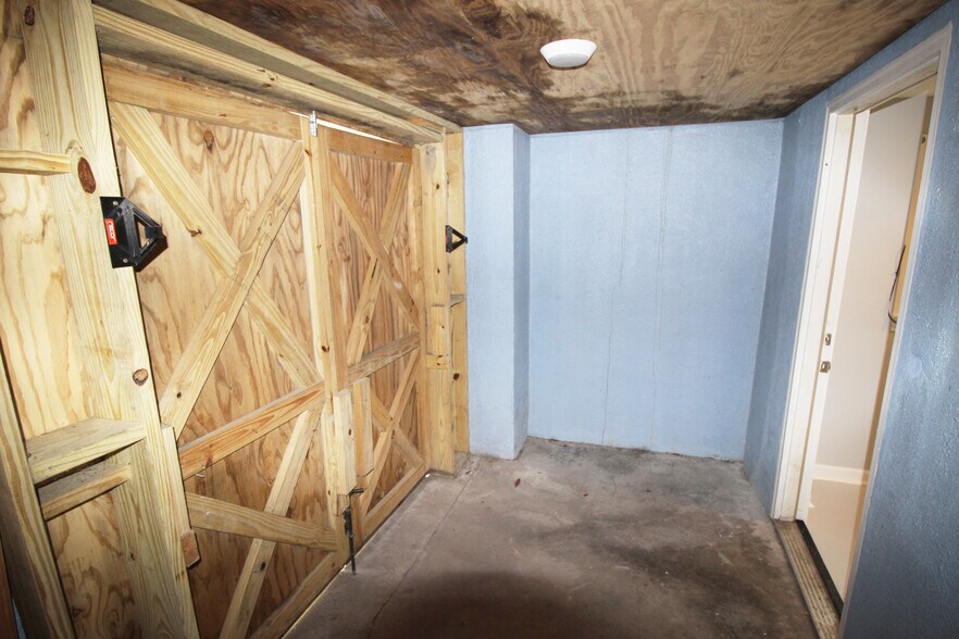 Building Photo - 1124 N Johnson St